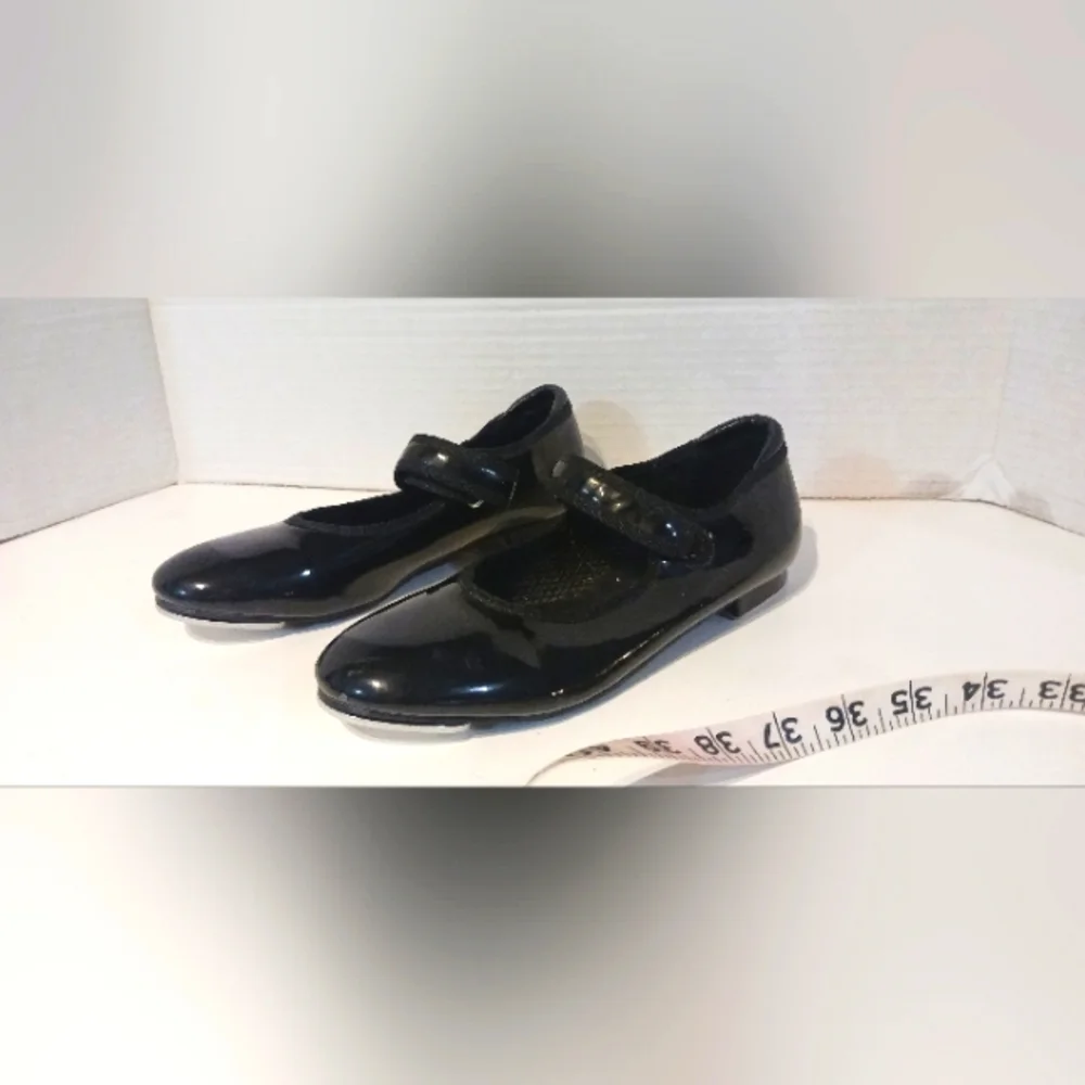 Freestyle a Danskin Company Black Patent Tap shoes sz‎ 1
